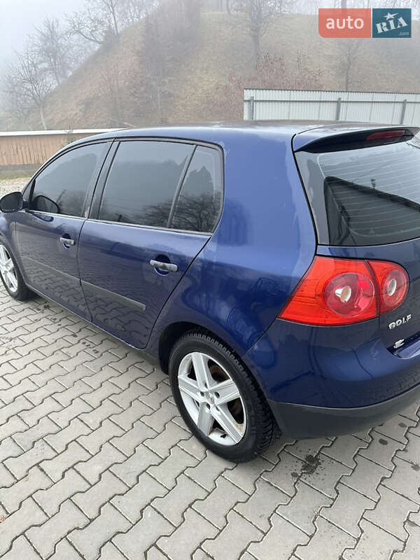 Хэтчбек Volkswagen Golf 2005 в Косове