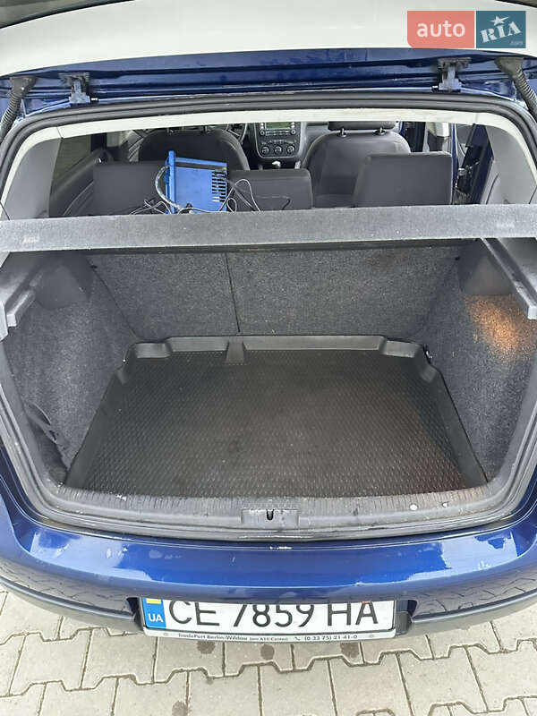 Хэтчбек Volkswagen Golf 2005 в Косове