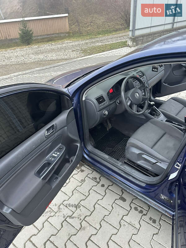 Хэтчбек Volkswagen Golf 2005 в Косове