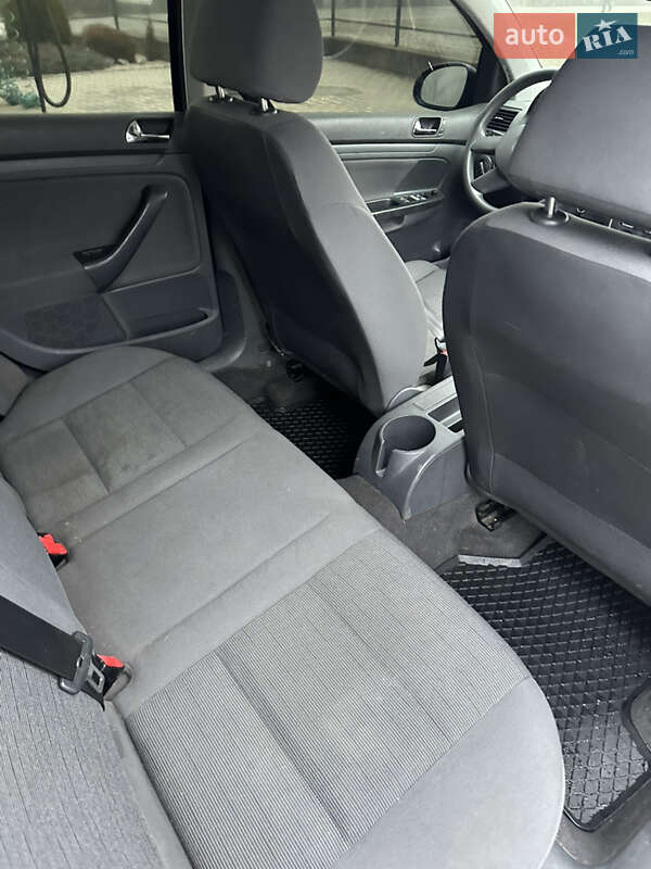 Хэтчбек Volkswagen Golf 2005 в Косове