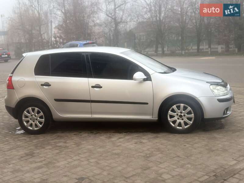Хетчбек Volkswagen Golf 2004 в Крижополі