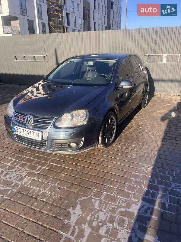 Хетчбек Volkswagen Golf 2004 в Львові