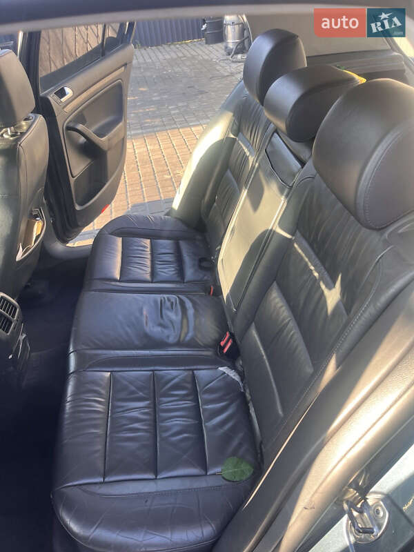 Хетчбек Volkswagen Golf 2004 в Львові