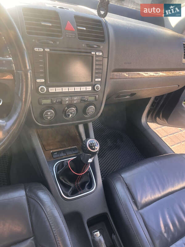 Хетчбек Volkswagen Golf 2004 в Львові