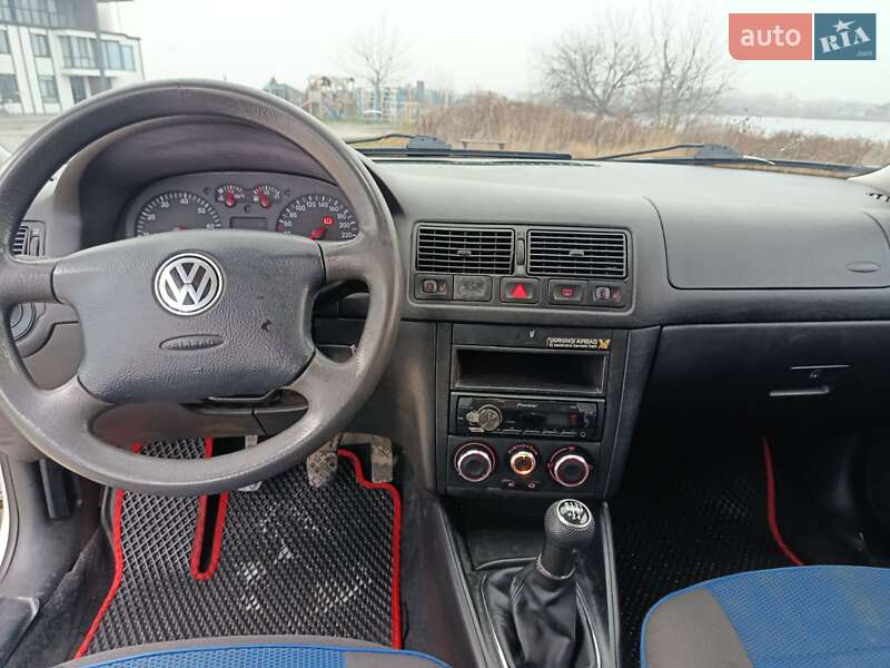 Універсал Volkswagen Golf 1999 в Рівному