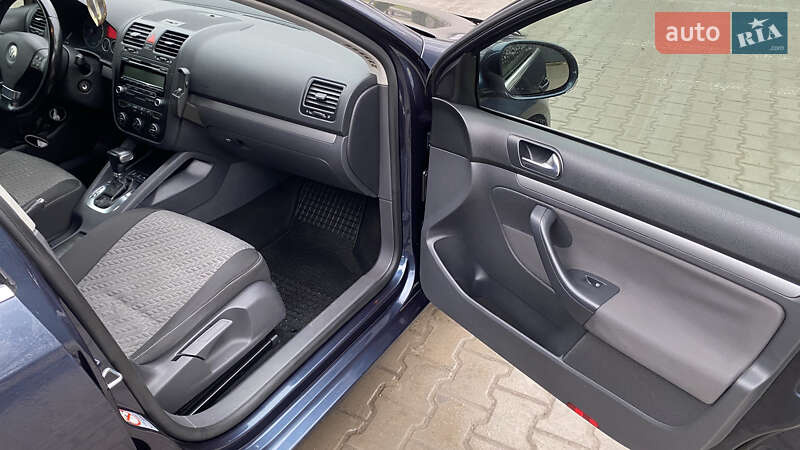 Універсал Volkswagen Golf 2009 в Тернополі