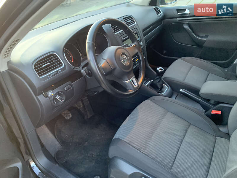 Універсал Volkswagen Golf 2011 в Луцьку