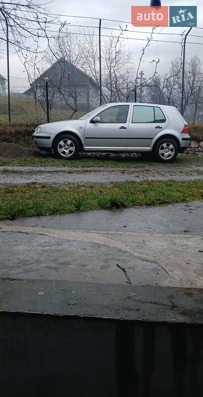 Хетчбек Volkswagen Golf 2003 в Хусті