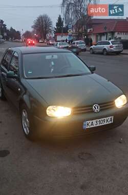 Хэтчбек Volkswagen Golf 2002 в Киеве