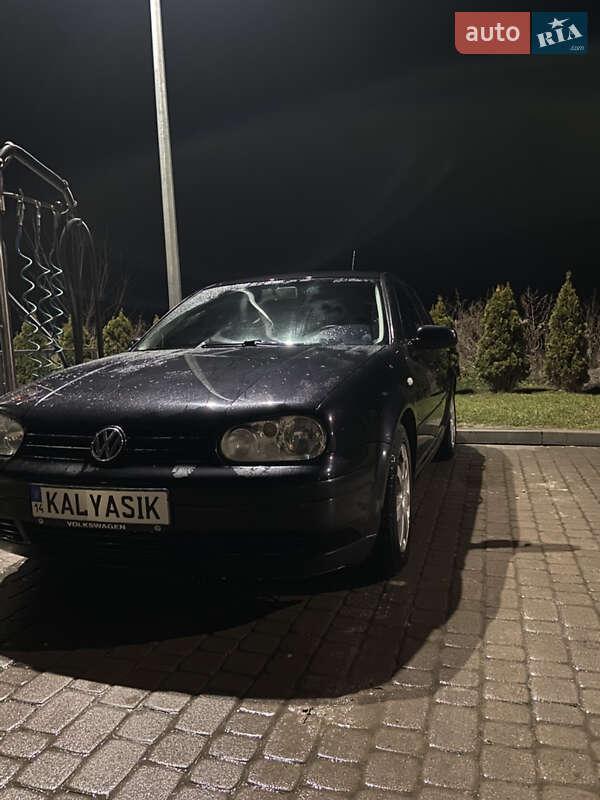 Хэтчбек Volkswagen Golf 2003 в Городке