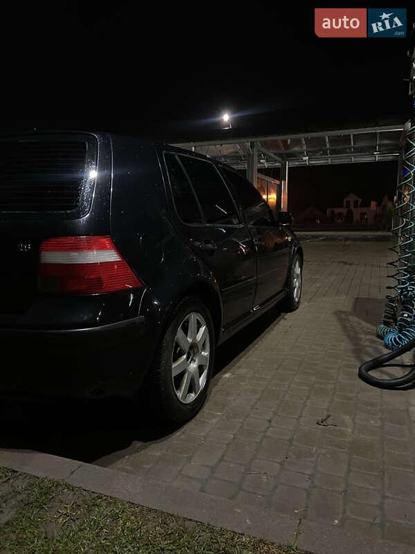 Хэтчбек Volkswagen Golf 2003 в Городке