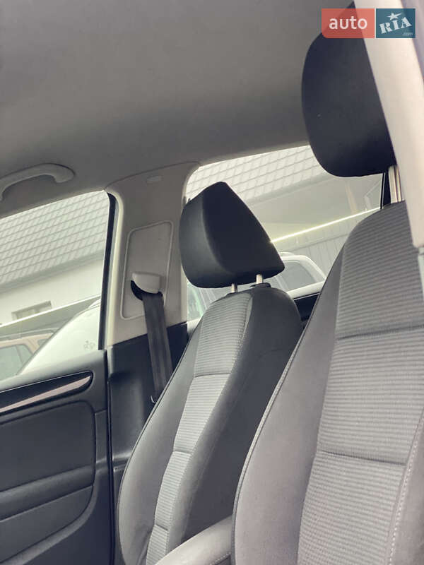 Хетчбек Volkswagen Golf 2009 в Старокостянтинові