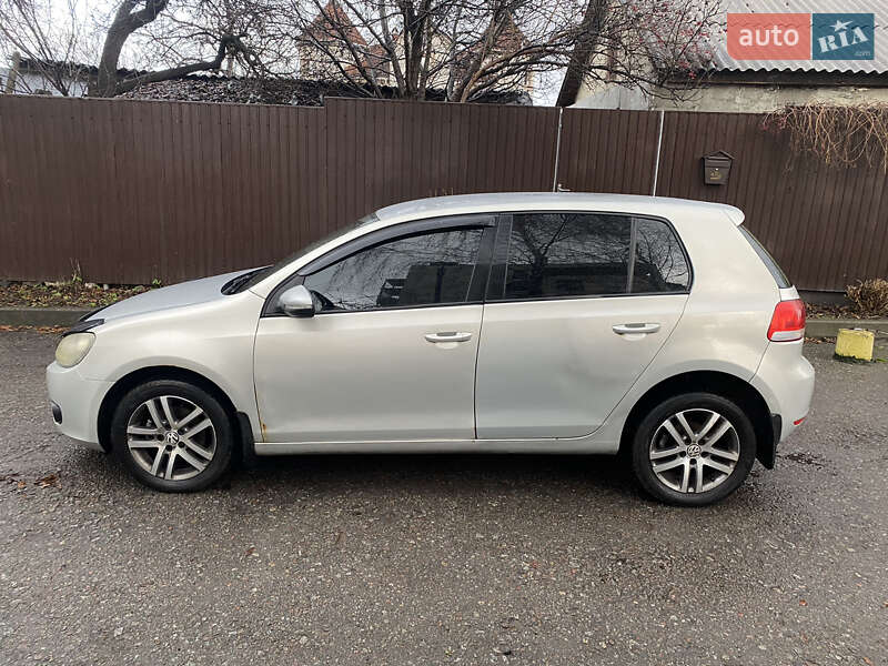 Хэтчбек Volkswagen Golf 2008 в Киеве