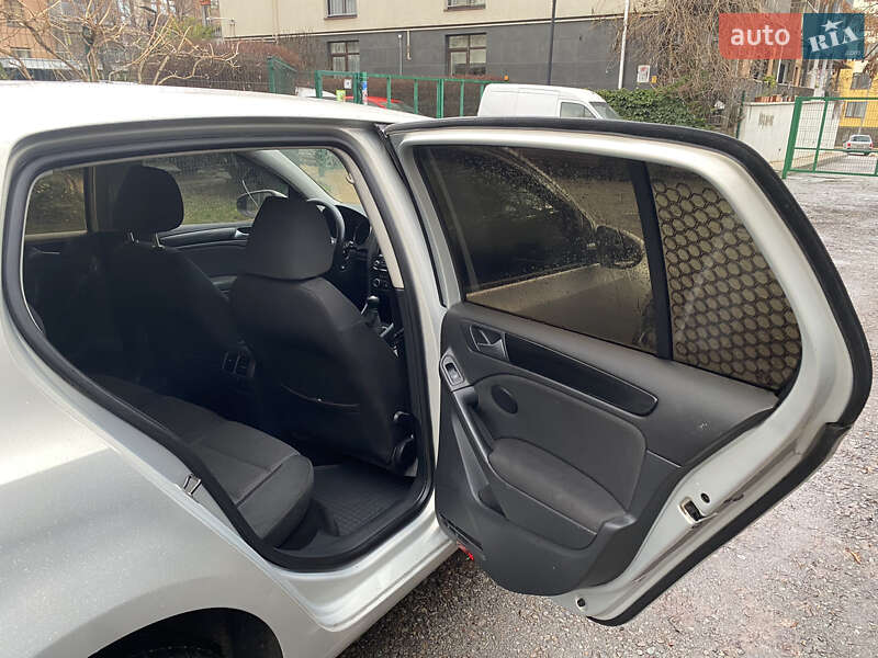 Хэтчбек Volkswagen Golf 2008 в Киеве