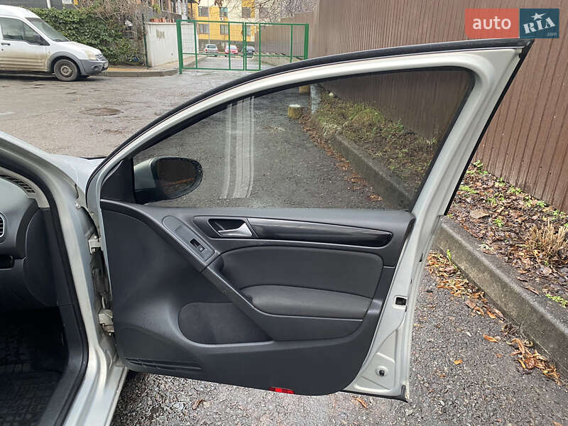 Хэтчбек Volkswagen Golf 2008 в Киеве