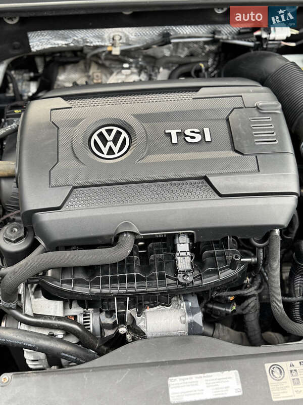 Хетчбек Volkswagen Golf 2016 в Києві