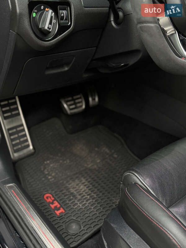 Хетчбек Volkswagen Golf 2016 в Києві