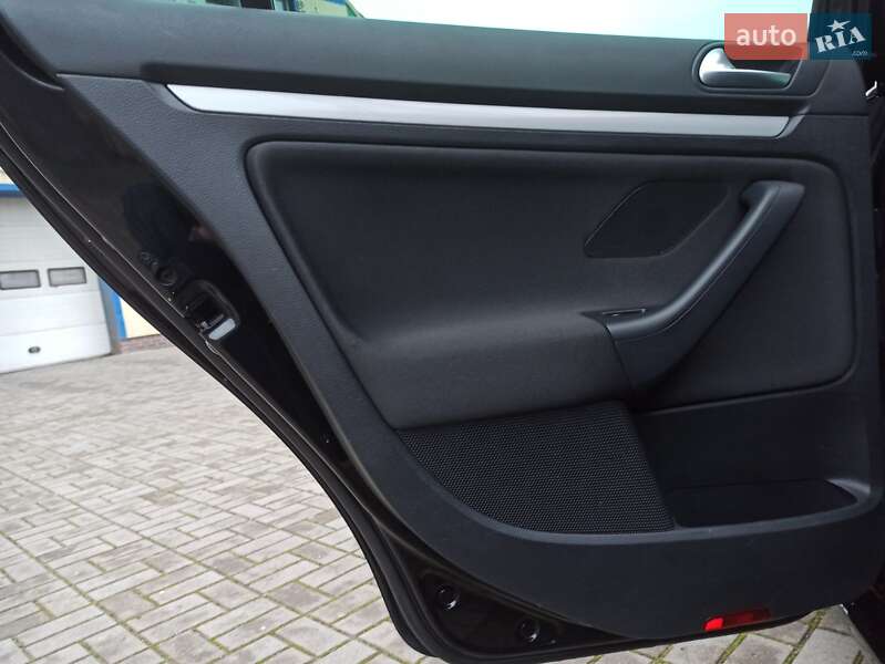 Універсал Volkswagen Golf 2012 в Запоріжжі