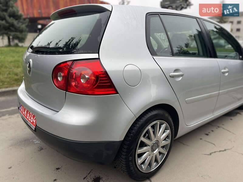 Хетчбек Volkswagen Golf 2006 в Шепетівці