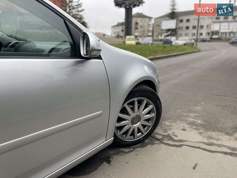 Хетчбек Volkswagen Golf 2006 в Шепетівці