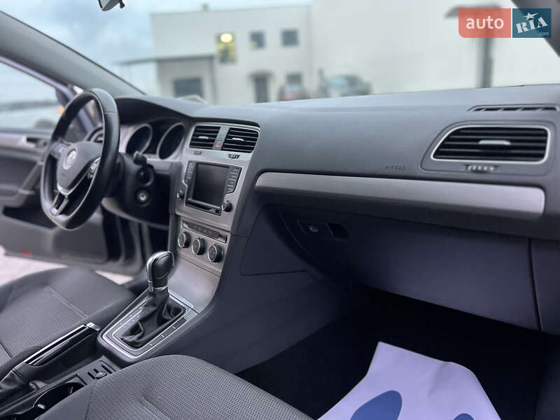 Універсал Volkswagen Golf 2016 в Луцьку