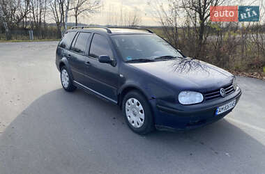 Універсал Volkswagen Golf 2001 в Житомирі