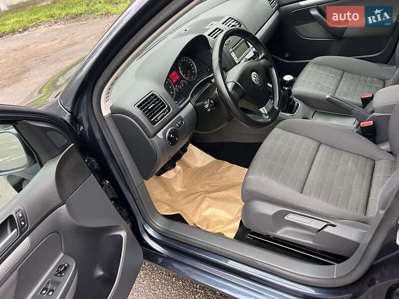 Хетчбек Volkswagen Golf 2007 в Запоріжжі