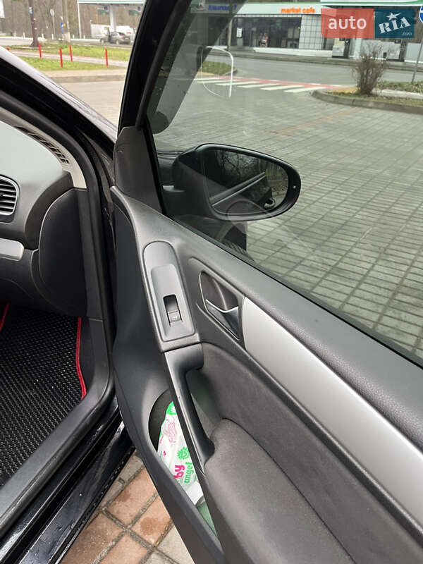 Хэтчбек Volkswagen Golf 2011 в Броварах