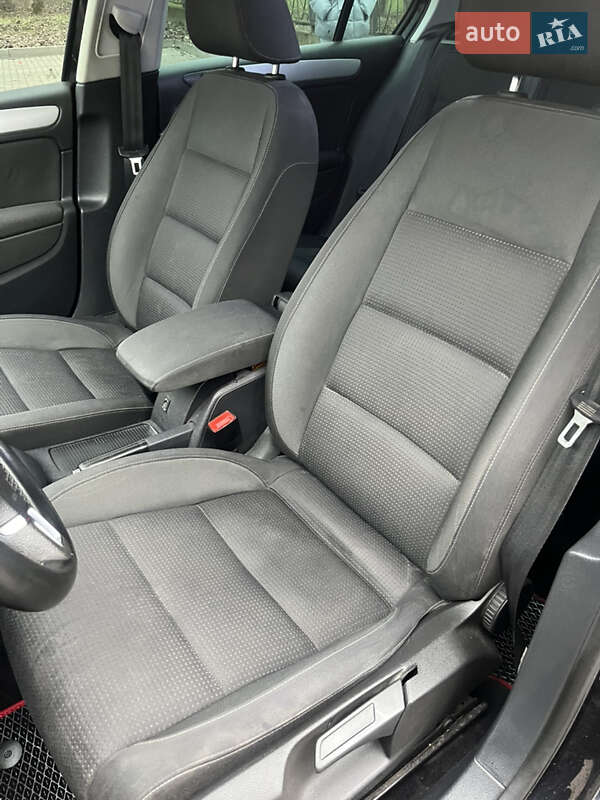 Хэтчбек Volkswagen Golf 2011 в Броварах