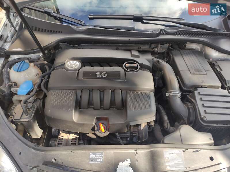 Хетчбек Volkswagen Golf 2006 в Южноукраїнську