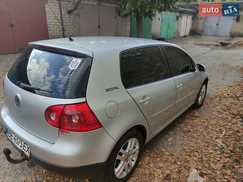 Хетчбек Volkswagen Golf 2006 в Южноукраїнську
