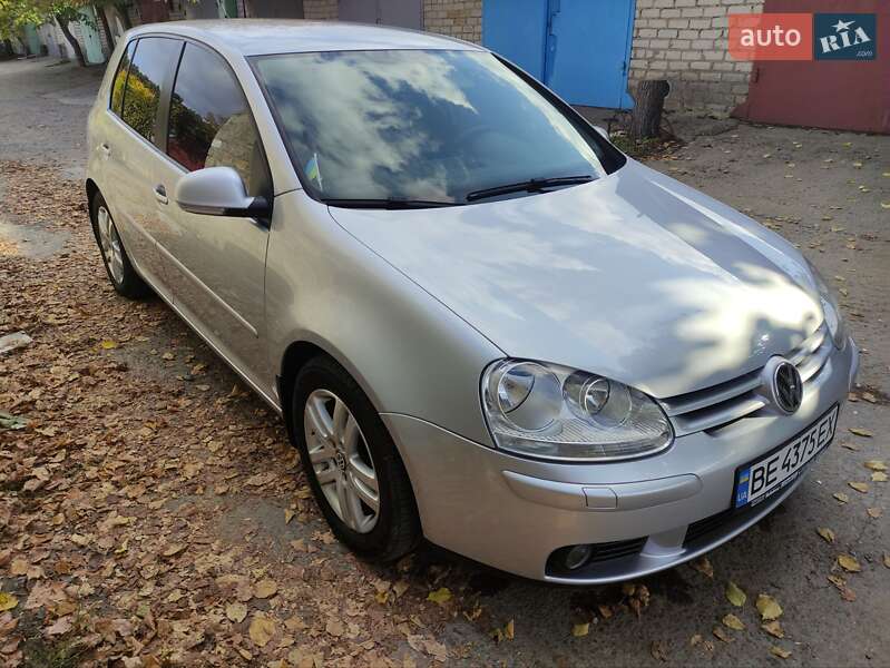 Хетчбек Volkswagen Golf 2006 в Южноукраїнську