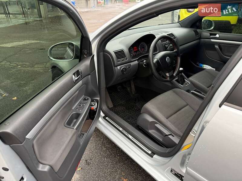 Хэтчбек Volkswagen Golf 2006 в Киеве