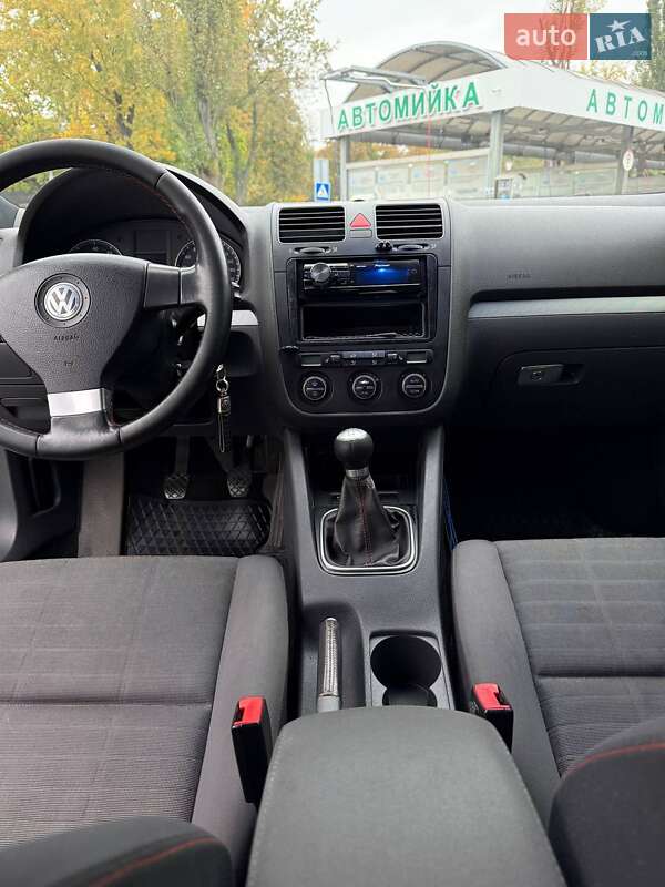 Хэтчбек Volkswagen Golf 2006 в Киеве