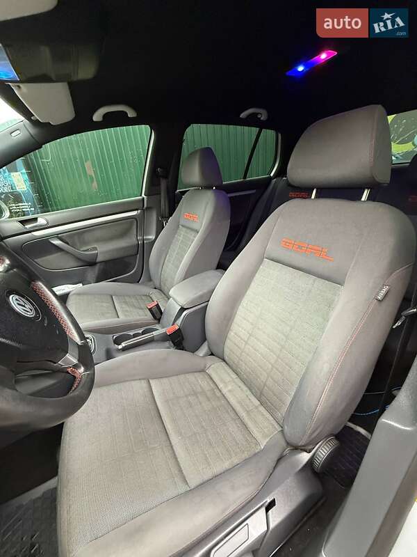 Хэтчбек Volkswagen Golf 2006 в Киеве