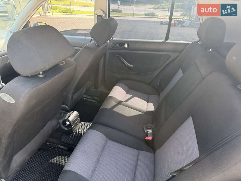 Хетчбек Volkswagen Golf 2002 в Полтаві