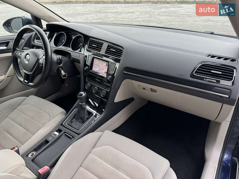 Універсал Volkswagen Golf 2013 в Мукачевому