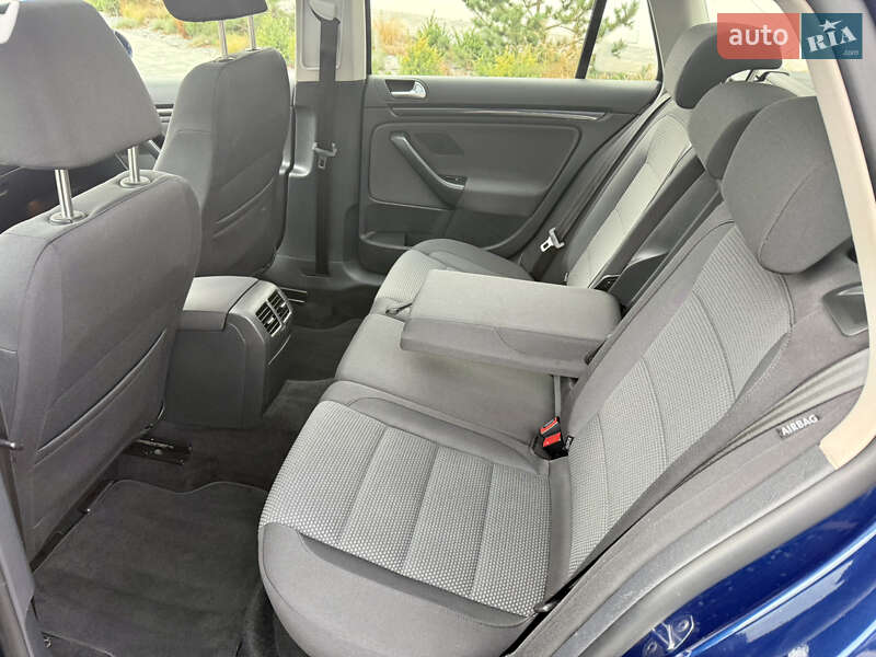 Универсал Volkswagen Golf 2010 в Луцке