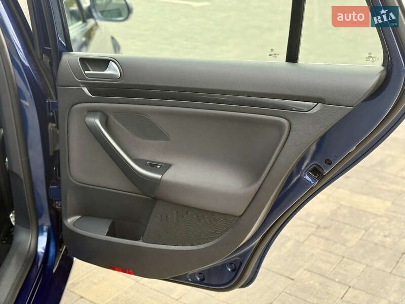 Универсал Volkswagen Golf 2010 в Луцке