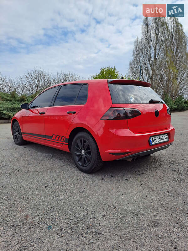Хэтчбек Volkswagen Golf 2016 в Днепре