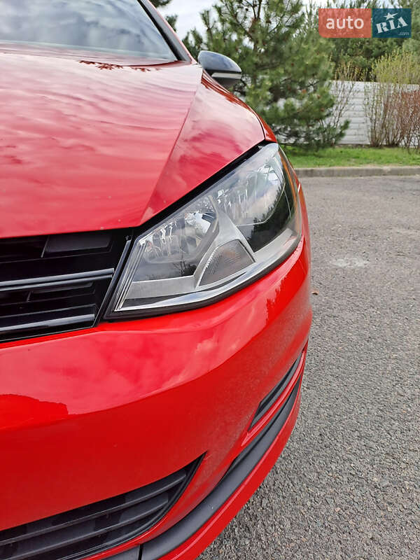 Хэтчбек Volkswagen Golf 2016 в Днепре