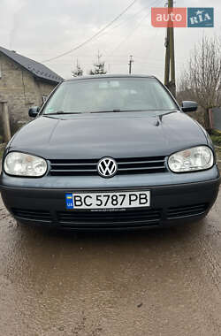 Хэтчбек Volkswagen Golf 2003 в Мостиске
