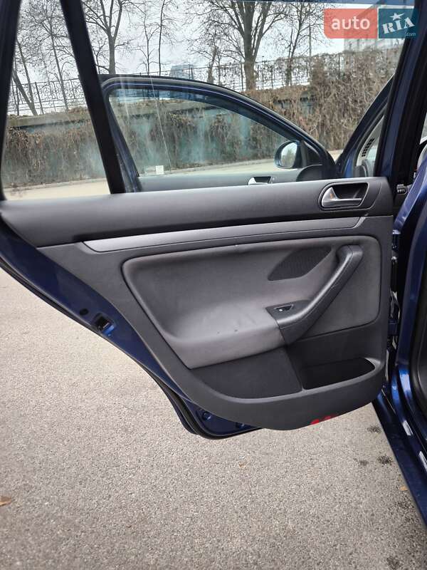 Универсал Volkswagen Golf 2009 в Днепре