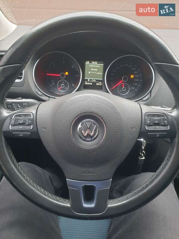 Хетчбек Volkswagen Golf 2011 в Дергачах