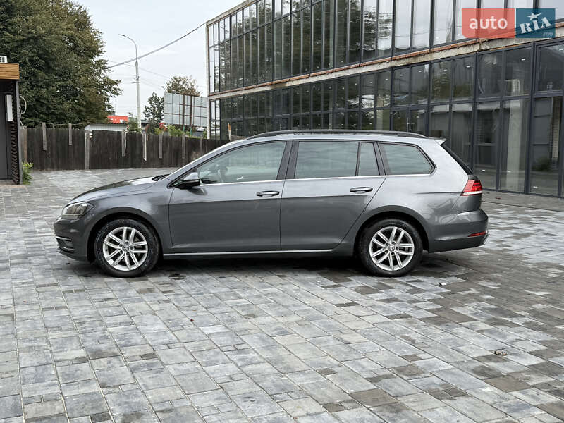 Універсал Volkswagen Golf 2017 в Рівному