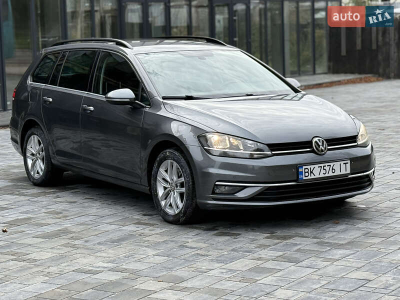Універсал Volkswagen Golf 2017 в Рівному