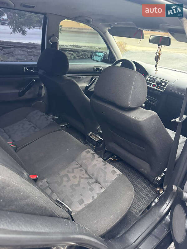 Хетчбек Volkswagen Golf 1998 в Ужгороді