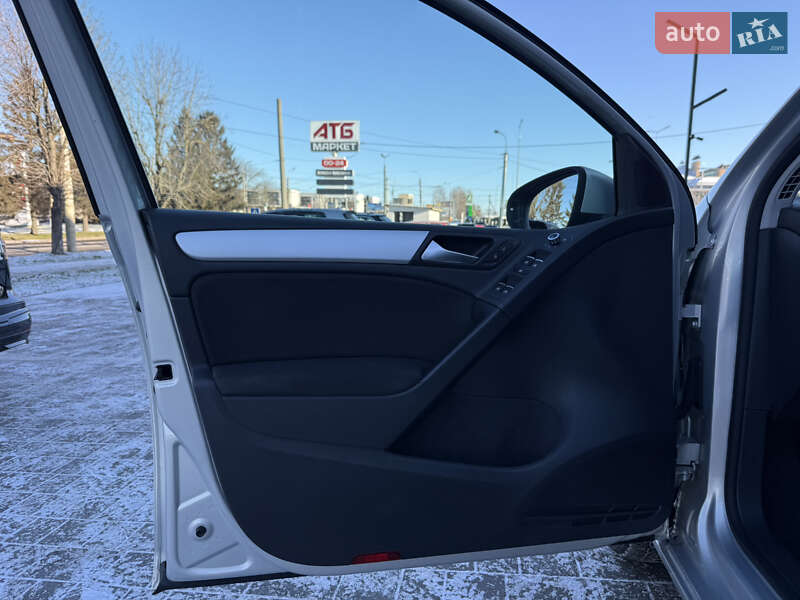 Хетчбек Volkswagen Golf 2009 в Луцьку