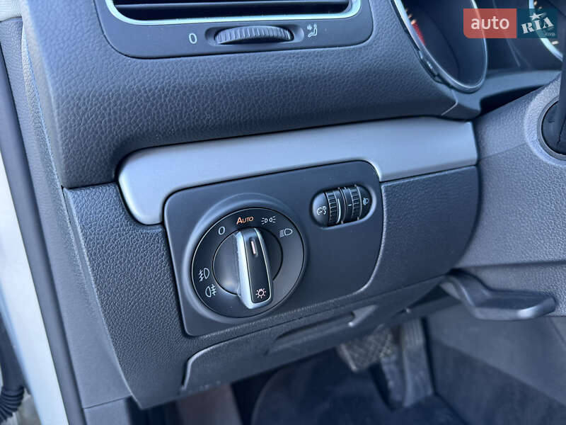 Хетчбек Volkswagen Golf 2009 в Луцьку