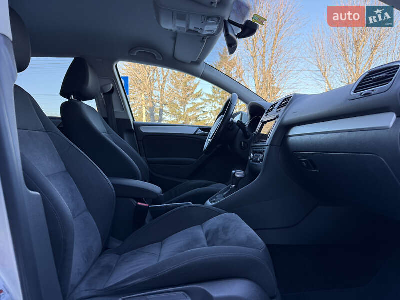 Хетчбек Volkswagen Golf 2009 в Луцьку